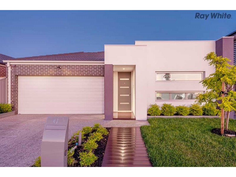 47 Riviera Drive, Hillside VIC 3037