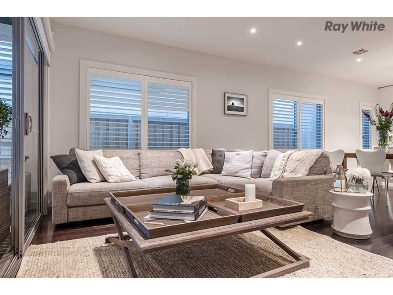 47 Riviera Drive, Hillside VIC 3037