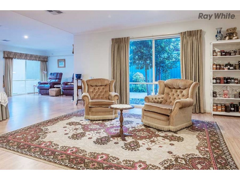 8 Warrens Brook Road, Hillside VIC 3037