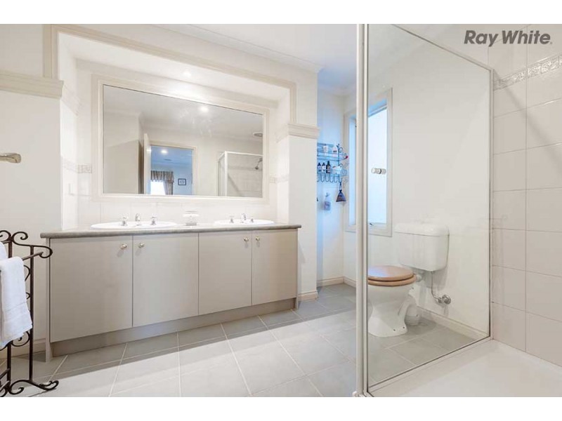 8 Warrens Brook Road, Hillside VIC 3037