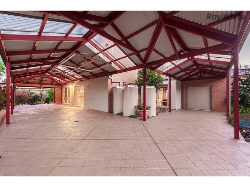 8 Warrens Brook Road, Hillside VIC 3037