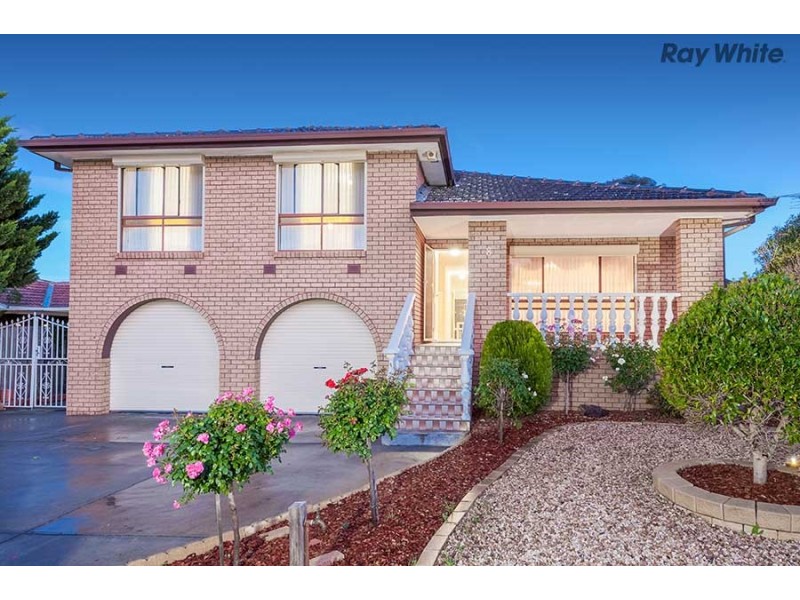 8 Chichester Drive, Taylors Lakes VIC 3038
