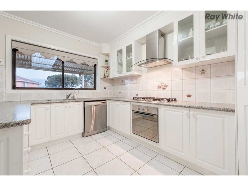 8 Chichester Drive, Taylors Lakes VIC 3038