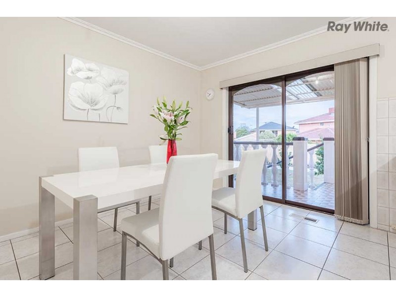 8 Chichester Drive, Taylors Lakes VIC 3038
