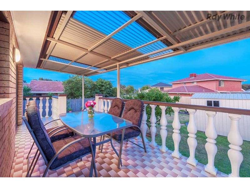 8 Chichester Drive, Taylors Lakes VIC 3038