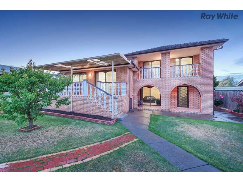 8 Chichester Drive, Taylors Lakes VIC 3038
