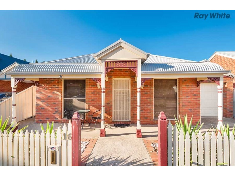 16 Daintree Retreat, Caroline Springs VIC 3023