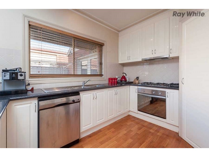 16 Daintree Retreat, Caroline Springs VIC 3023