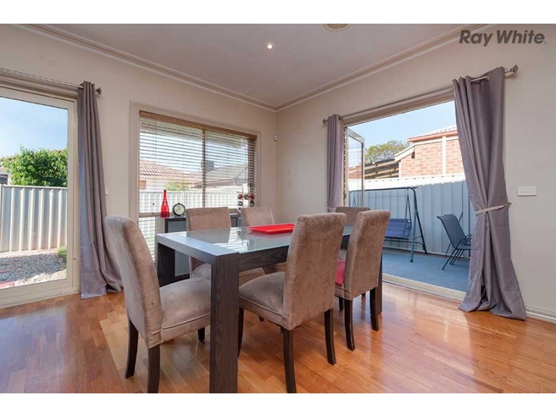 16 Daintree Retreat, Caroline Springs VIC 3023