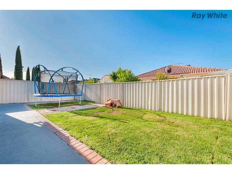 16 Daintree Retreat, Caroline Springs VIC 3023