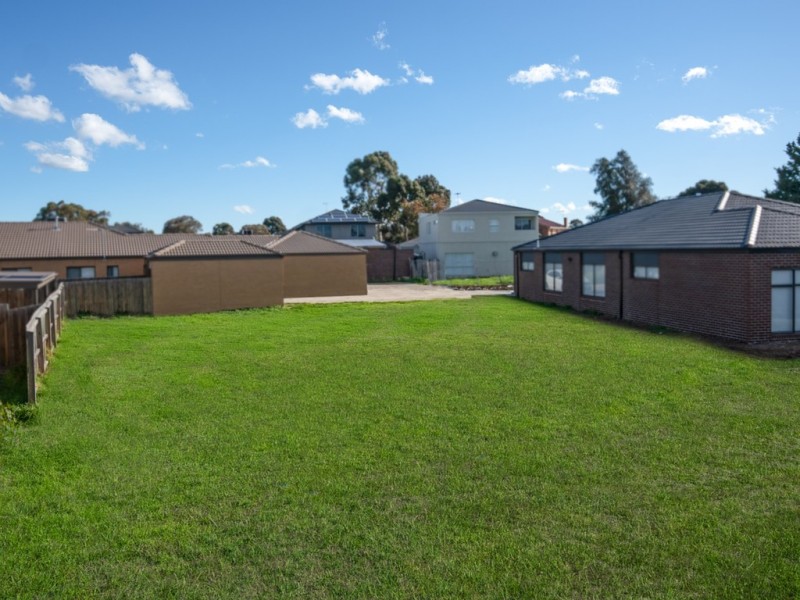 527 Sunshine Avenue, Taylors Lakes VIC 3038