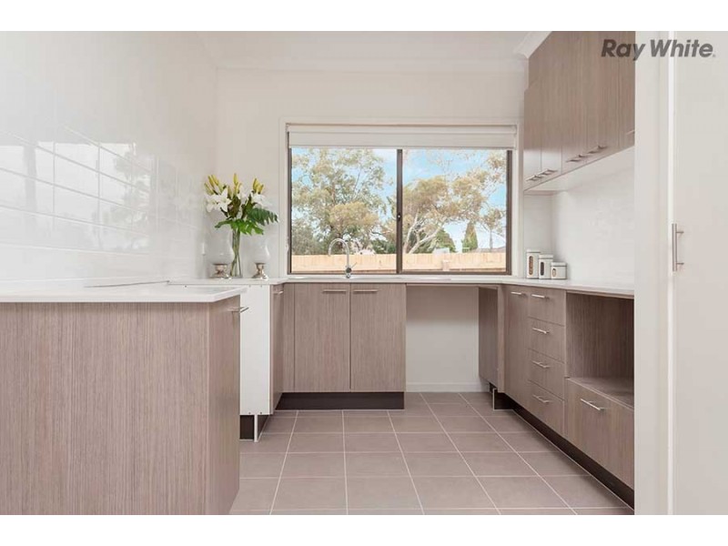 525 Sunshine Avenue, Taylors Lakes VIC 3038