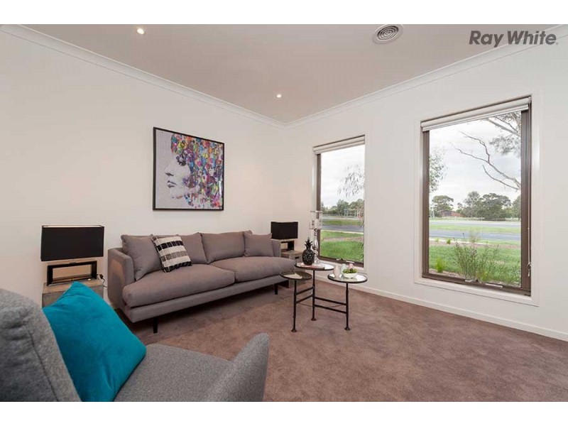 525 Sunshine Avenue, Taylors Lakes VIC 3038