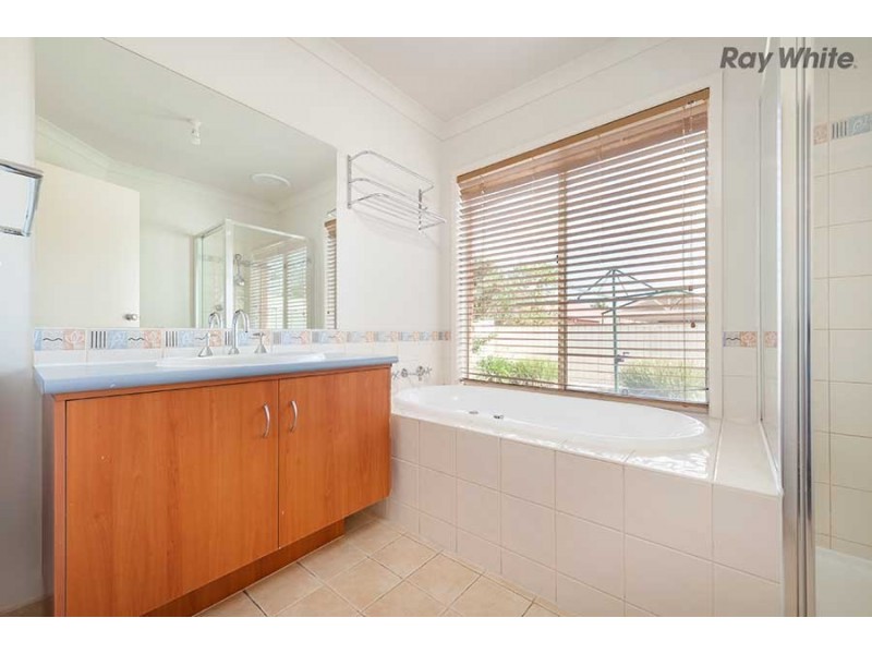 10 Rockland Court, Taylors Hill VIC 3037