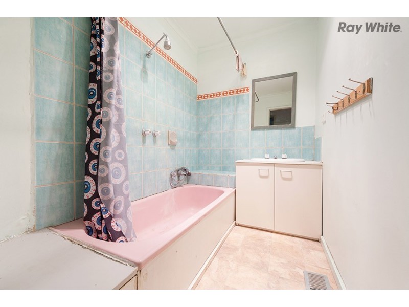 16 McRae Avenue, St Albans VIC 3021