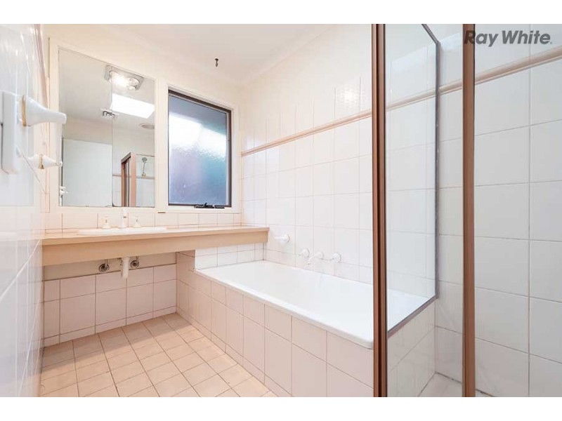 3 Pukaki Court, Taylors Lakes VIC 3038