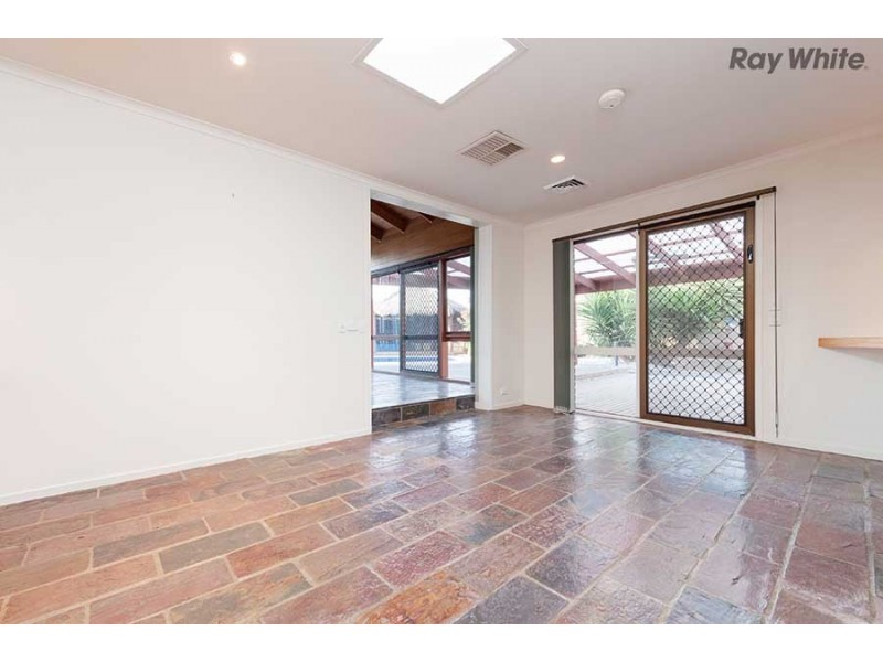 3 Pukaki Court, Taylors Lakes VIC 3038