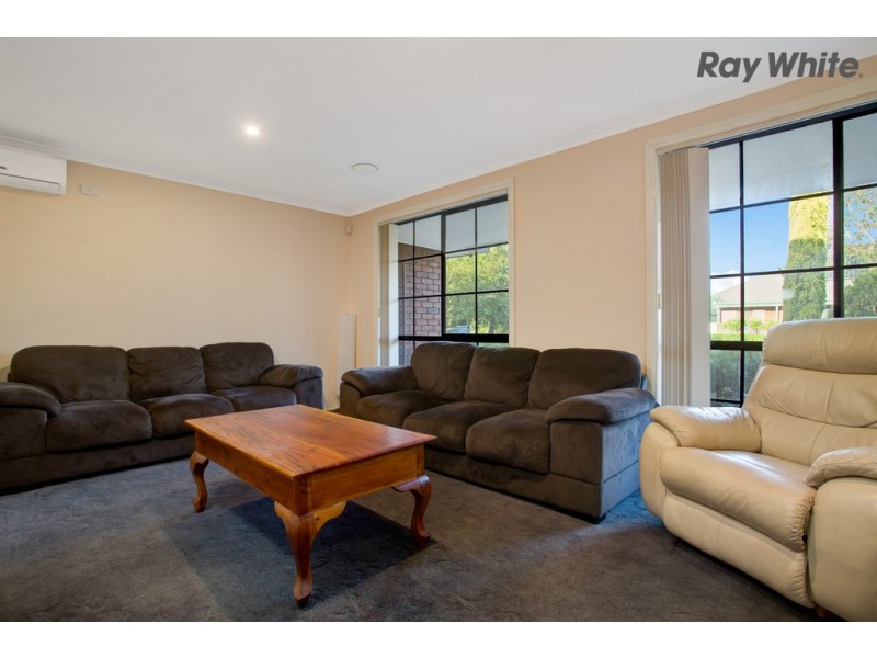 12 Cunningham Court, Taylors Lakes VIC 3038