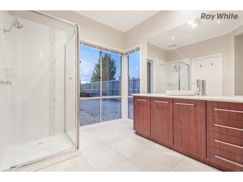 15 Bondi Lane, Taylors Hill VIC 3037