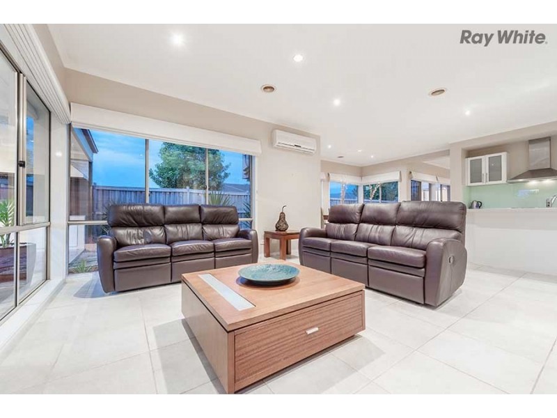 15 Bondi Lane, Taylors Hill VIC 3037