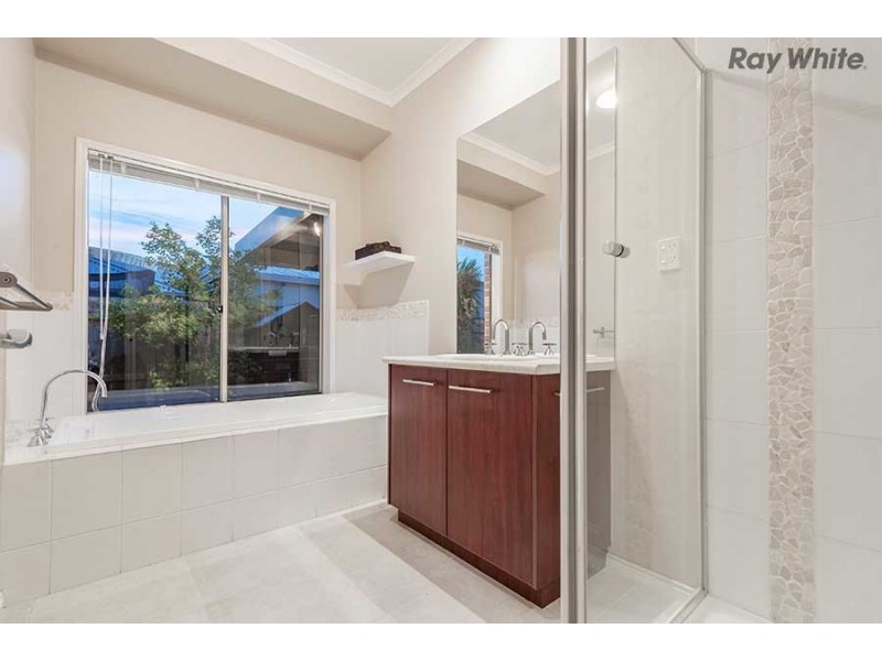 15 Bondi Lane, Taylors Hill VIC 3037