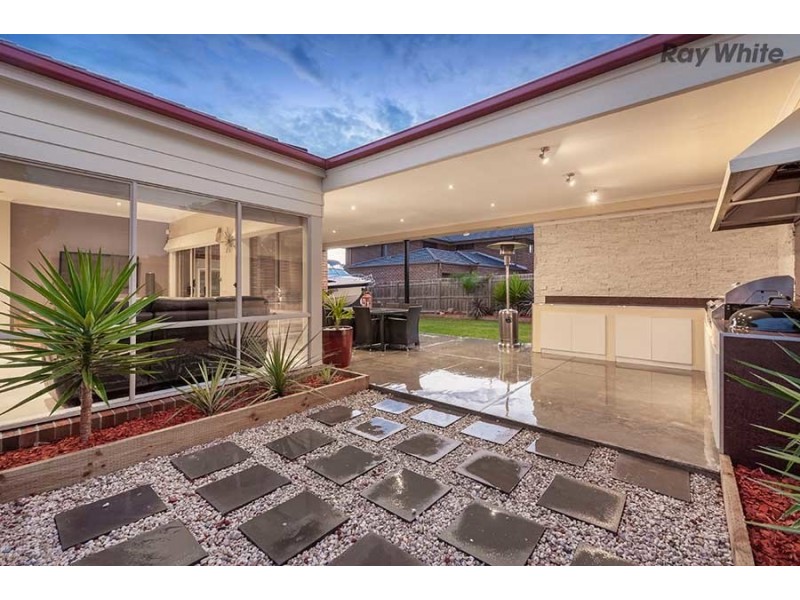 15 Bondi Lane, Taylors Hill VIC 3037