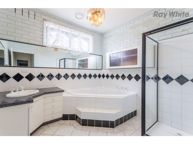 1 Thornhill Drive, Keilor Downs VIC 3038