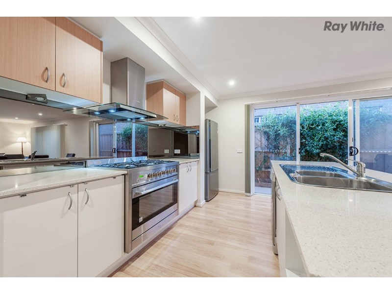 10 Devonport crt, Taylors Hill VIC 3037