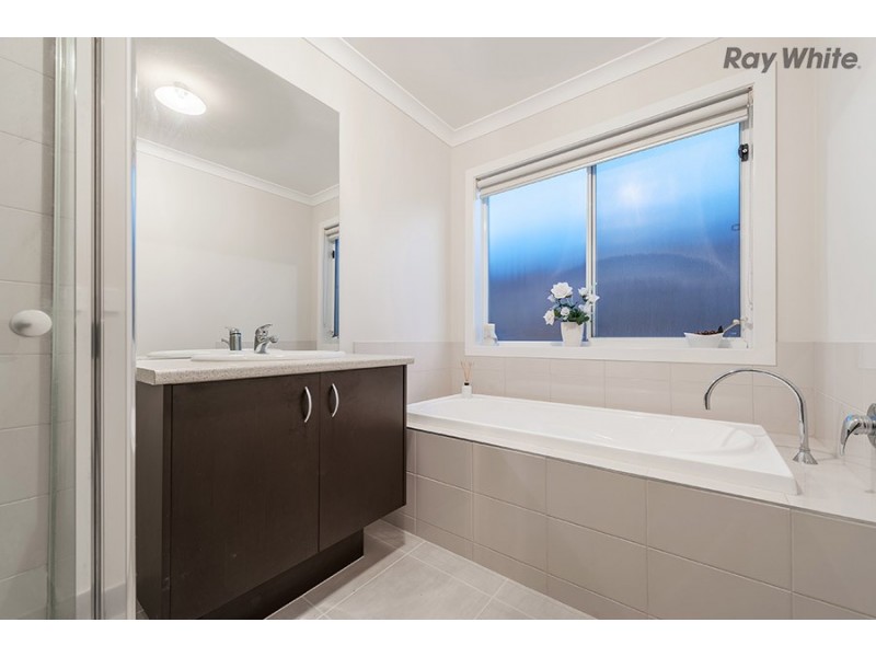 10 Devonport crt, Taylors Hill VIC 3037