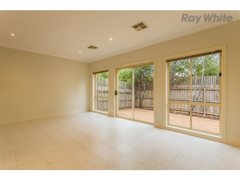 3/8 Lorraine Court, Hillside VIC 3037