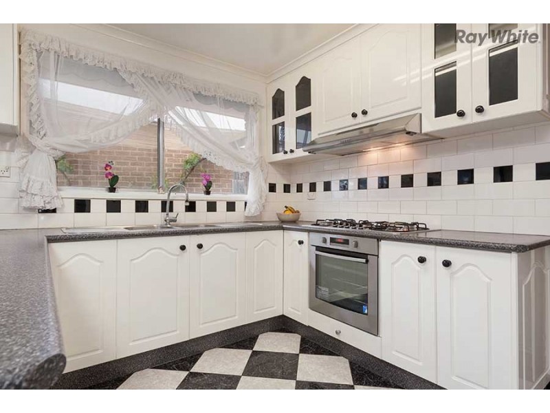 8 Luton Court, Kealba VIC 3021