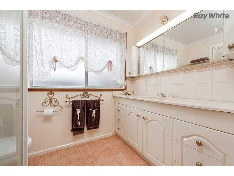 8 Luton Court, Kealba VIC 3021