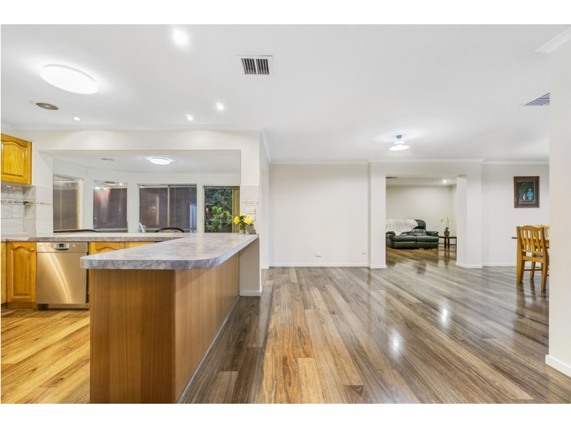 18 Pimelea Way, Hillside VIC 3037
