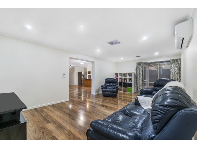 18 Pimelea Way, Hillside VIC 3037