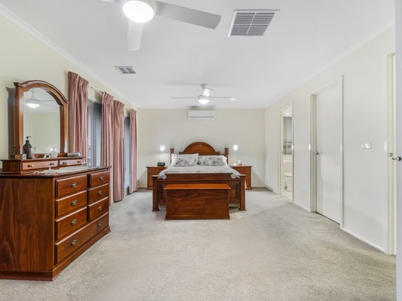 18 Pimelea Way, Hillside VIC 3037