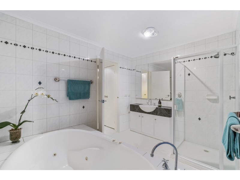 18 Pimelea Way, Hillside VIC 3037