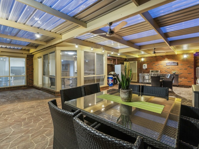 18 Pimelea Way, Hillside VIC 3037