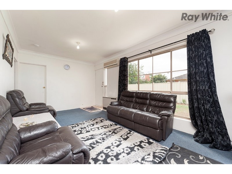 2/57 Moffat St, St Albans VIC 3021