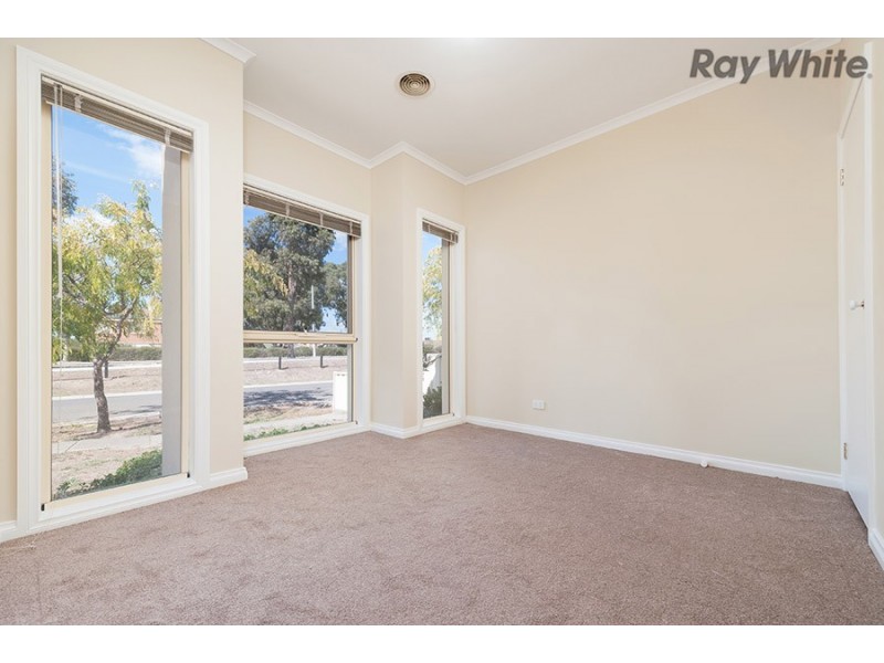 28 Malabar Street, Roxburgh Park VIC 3064