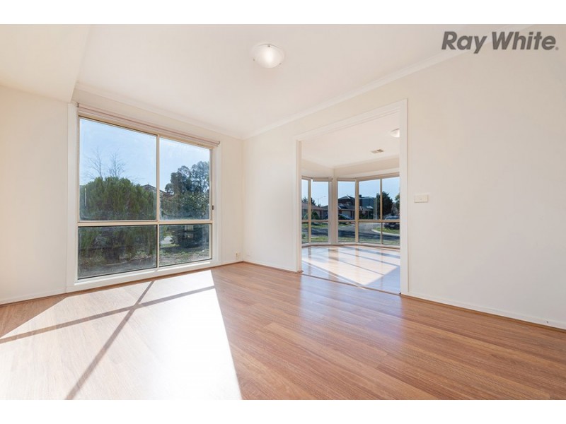 28 Cassinia Close, Delahey VIC 3037