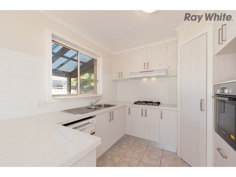 28 Cassinia Close, Delahey VIC 3037