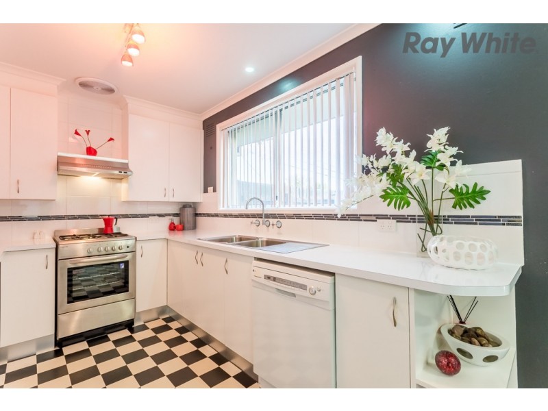 13 Calverton Road, Kealba VIC 3021