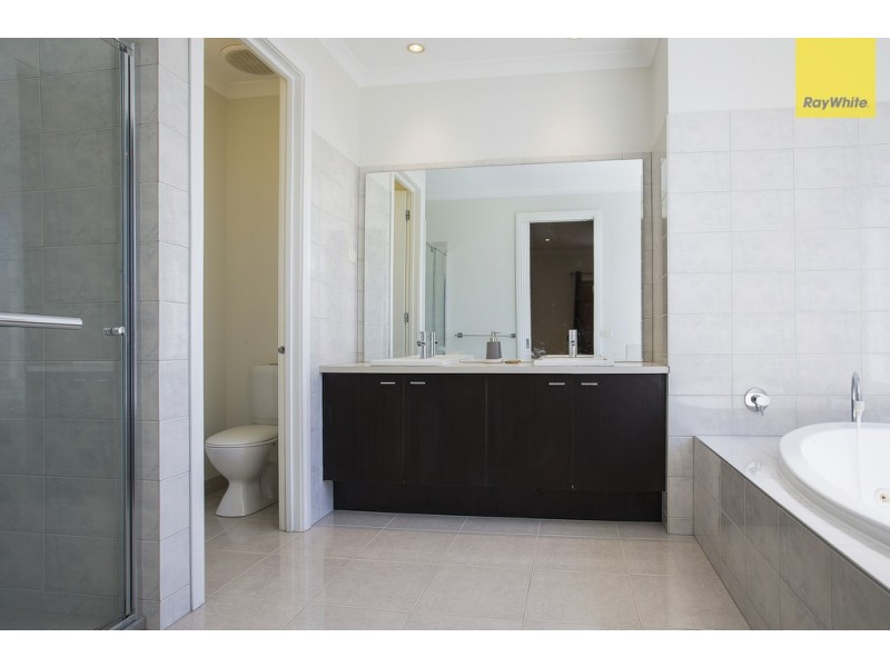 2 Bennelong Court, Taylors Hill VIC 3037