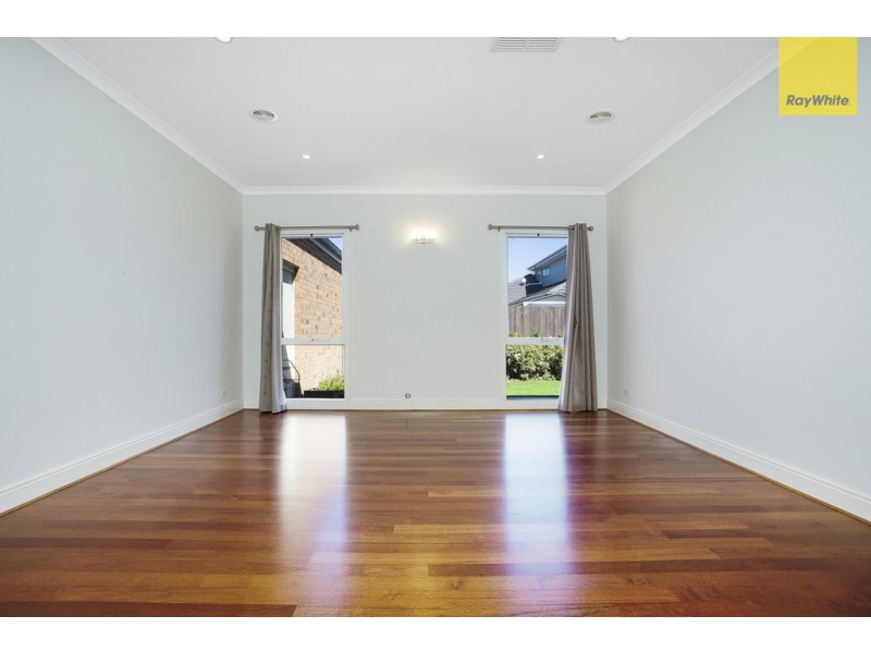 2 Bennelong Court, Taylors Hill VIC 3037