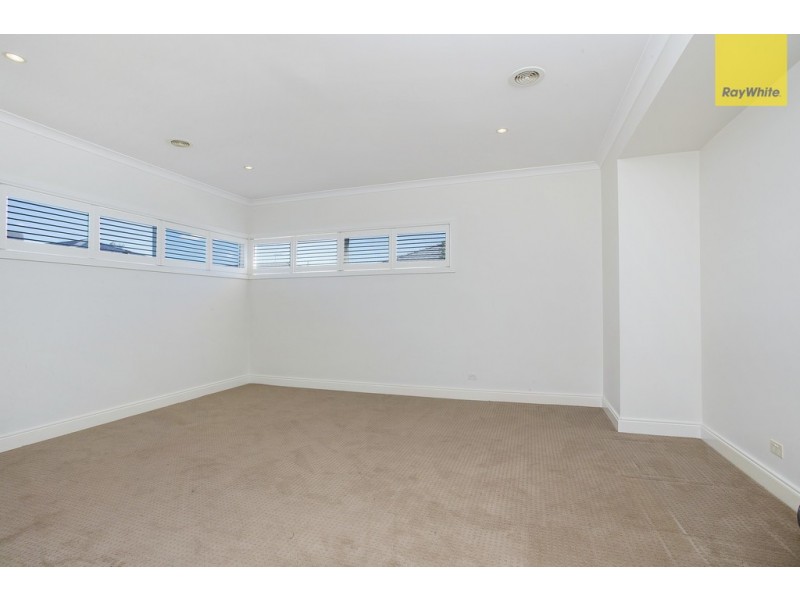 2 Bennelong Court, Taylors Hill VIC 3037