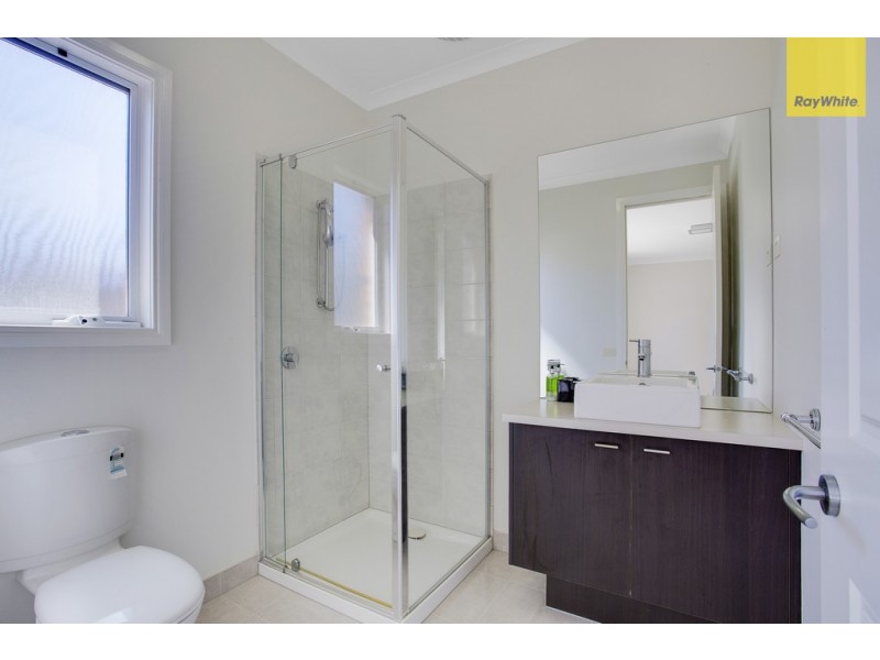 2 Bennelong Court, Taylors Hill VIC 3037