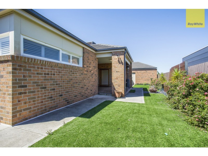 2 Bennelong Court, Taylors Hill VIC 3037