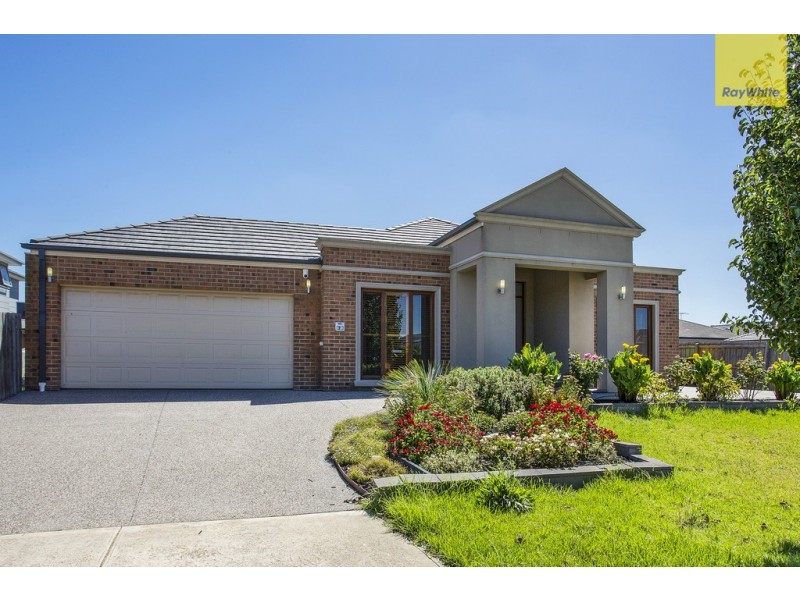 2 Bennelong Court, Taylors Hill VIC 3037