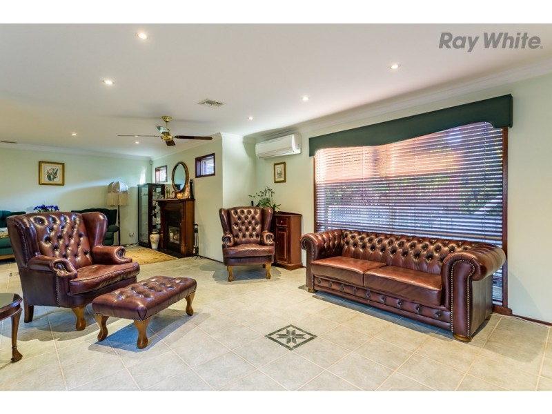 17 Queens Parade, Hillside VIC 3037