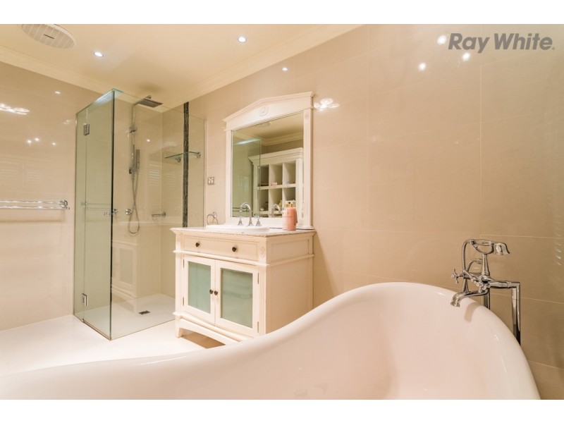 17 Queens Parade, Hillside VIC 3037